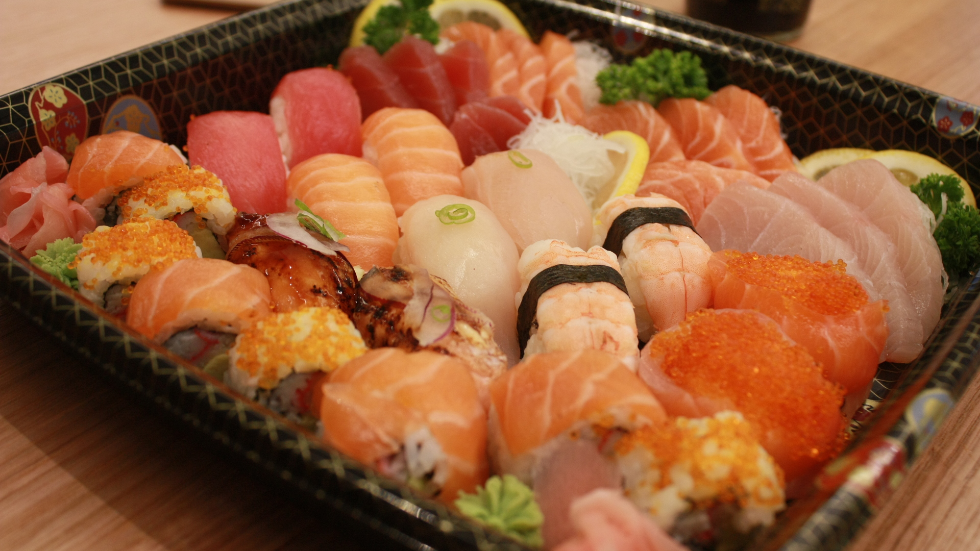 Sushi sahimi platter